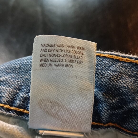 Old Navy Women's Straight Distressed Jeans Size 4 - Picture 6 of 10